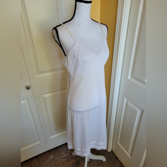 VINTAGE WHITE. LONG SLIP, SIZE 34 - Picture 11 of 13